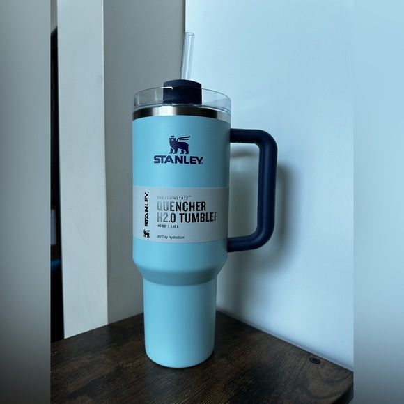 🇺🇸 Stanley x Target Exclusive WATERCOLOR BLUE 40oz tumbler - Picture 2 of 10